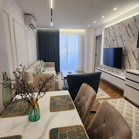 Apartment Bluesand Golem (Tirana)